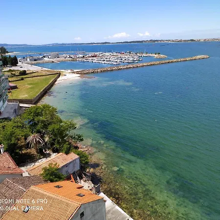 アパート Poniente Con Y Sin Terraza ビラノーバ・デ・アロウサ